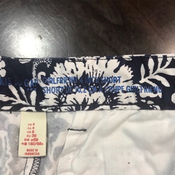 GAP Navy Blue and White Floral design Shorts - Picture 5 of 7
